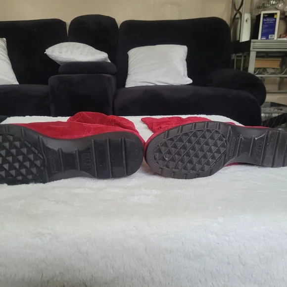 Aerosoles Supersonic Cranberry Red Suede Boots - Picture 4 of 4